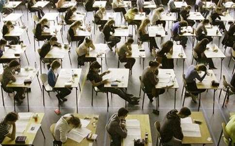 ����ѡ����ĩ���Զ�Ա�ݽ���